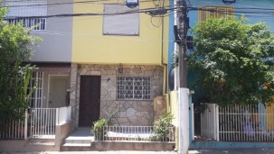 Vendo Sobrado com 3 Dormitórios sendo 2 suítes, de Vila fechada privada em segurança 24 horas.
